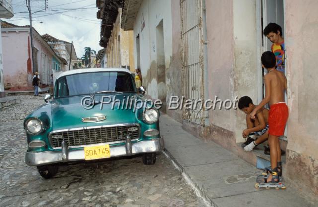 cuba 11.JPG - Voiture américaine dans une rue de TrinidadCuba